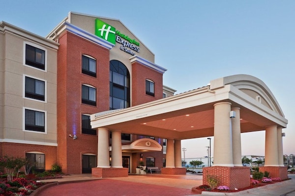 Holiday Inn Express & Suites Port Huron, An Ihg Hotel