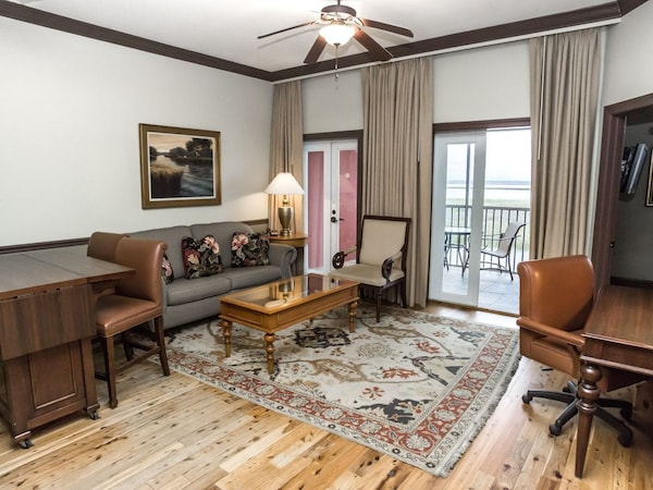 Riverfront Suite #309 At Water Street Hotel In Apalachicola