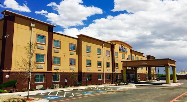 Baymont Inn& Suites Midland Center