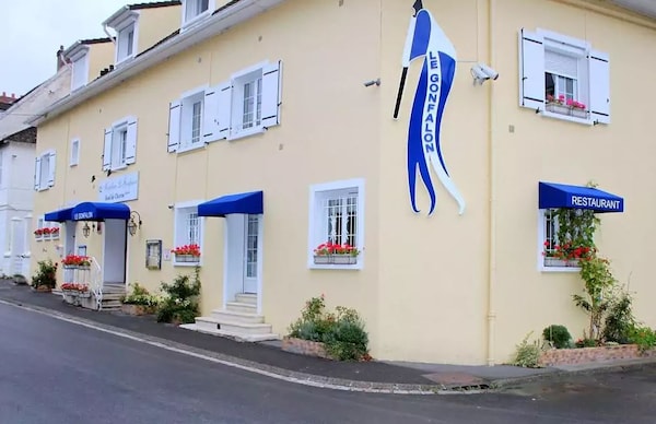 LOGIS - Hôtel & Restaurant Le Gonfalon