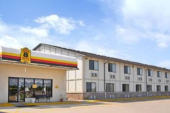 Super 8 By Wyndham Macomb