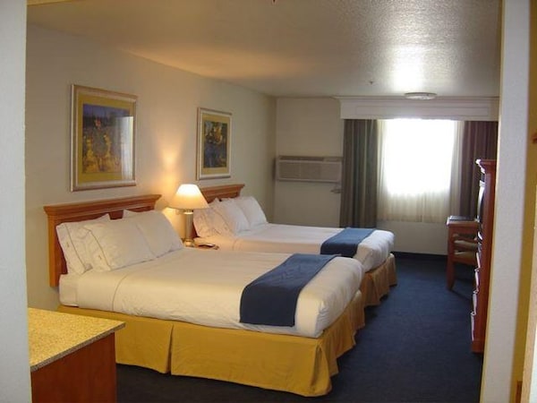 Holiday Inn Express Corning, an IHG Hotel