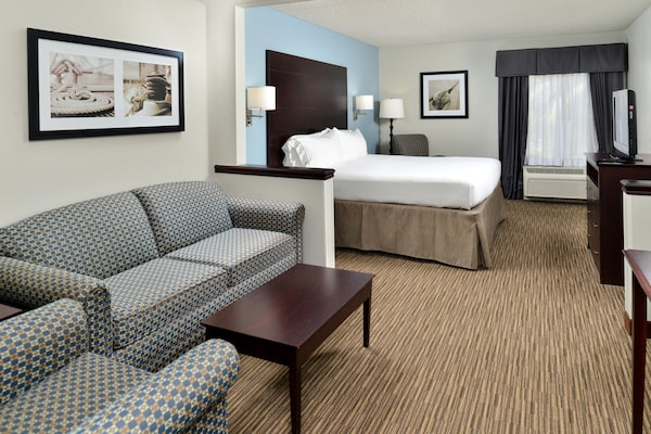 Holiday Inn Express & Suites Tampa/Rocky Point Island