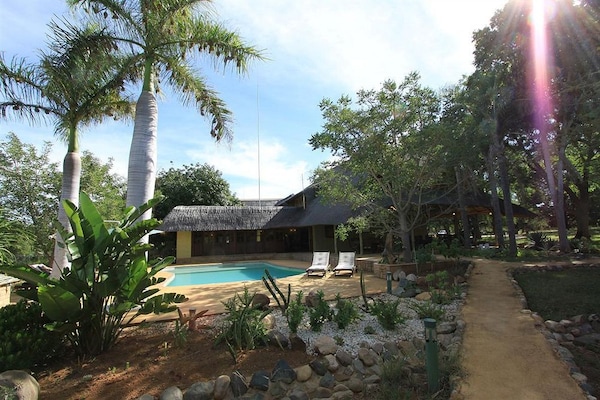 Hotel Kubu Safari Lodge