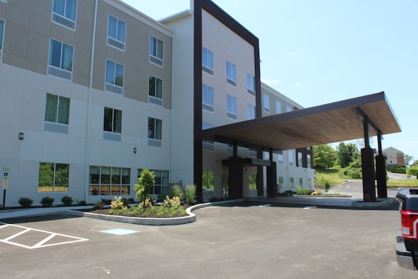 Holiday Inn Express & Suites New Cumberland, An Ihg Hotel