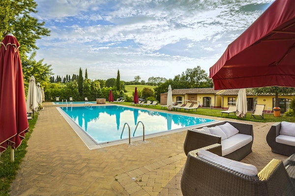 Beautiful house on a small holiday park with large swimming pool near Pisa