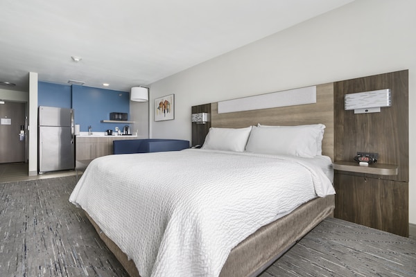 Holiday Inn Express & Suites Peru - LaSalle Area