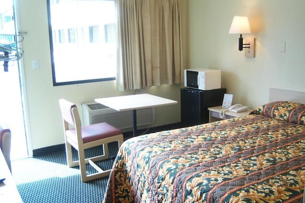 Americas Best Value Inn & Suites Macon