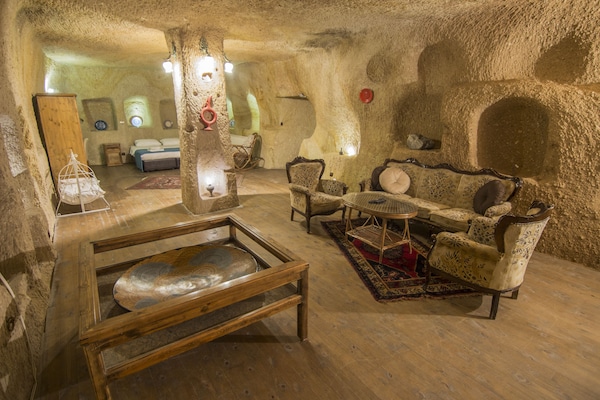 7 Oda Kapadokya Cave House