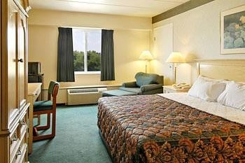 Days Inn by Wyndham Livonia Canton Detroit