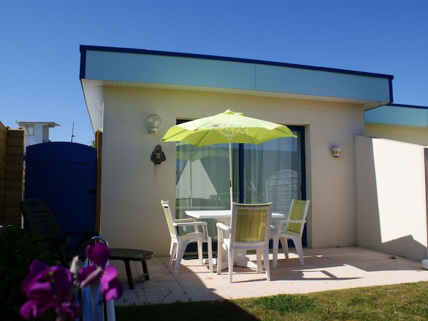 Villa With Heated Pool And 100m From The Beach In Le Conquet