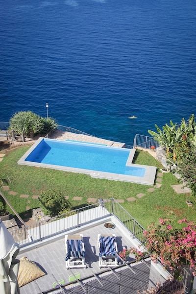 Fantastic Villa In Property On The Sea And Overlooking Funchal