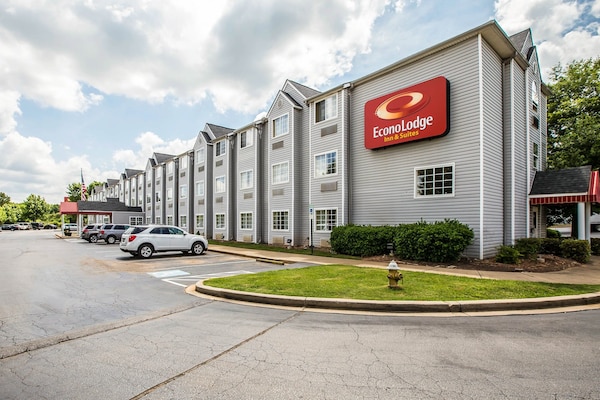 Econolodge Inn and Suites