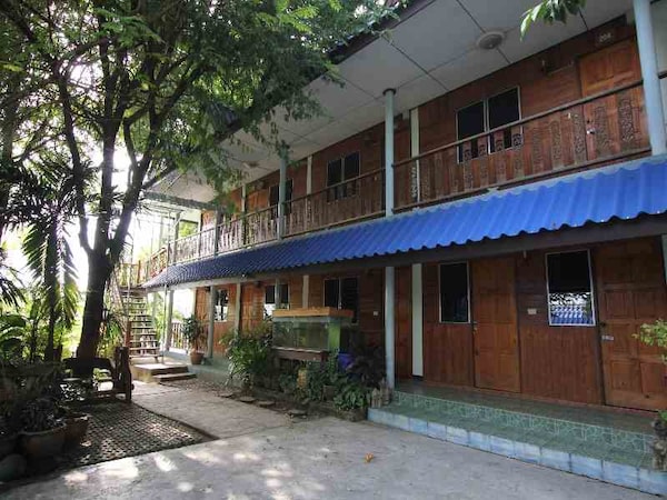 T & T Hostel Kanchanaburi