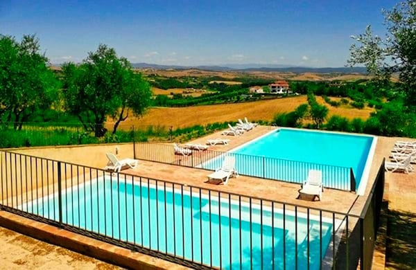 Asciano apartment in Medieval village with pool in the hills of Siena