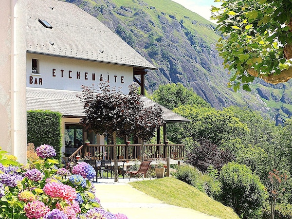 Logis Hotel Etchemaite