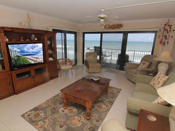 Coastal Comfort, 3/2 Corner Condo, Direct Ocean & Pool Views, No-drive Beach!