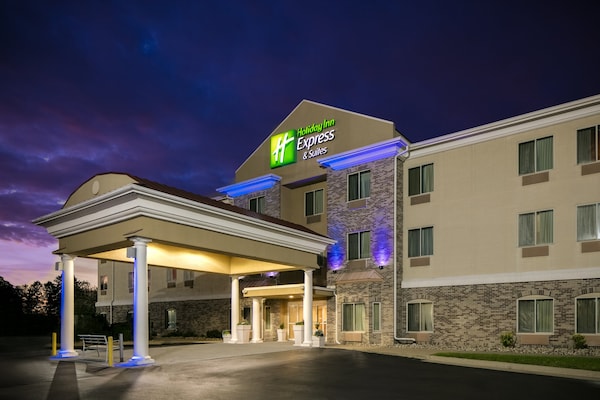 Holiday Inn Express & Suites Clinton, An Ihg Hotel