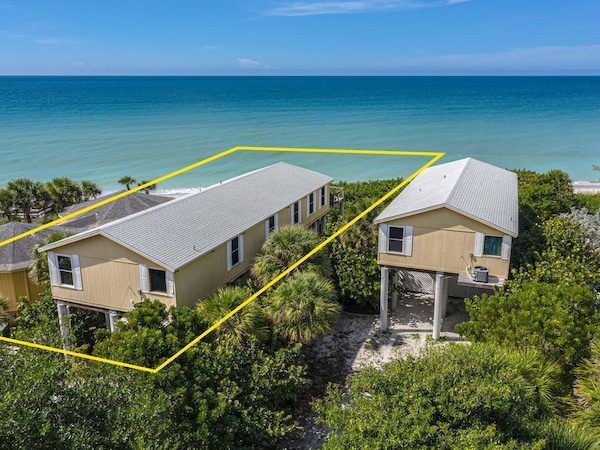 Walk Out The Door Of This Beautiful 2 Br/2 Ba House And Into The Gulf Of Mexico