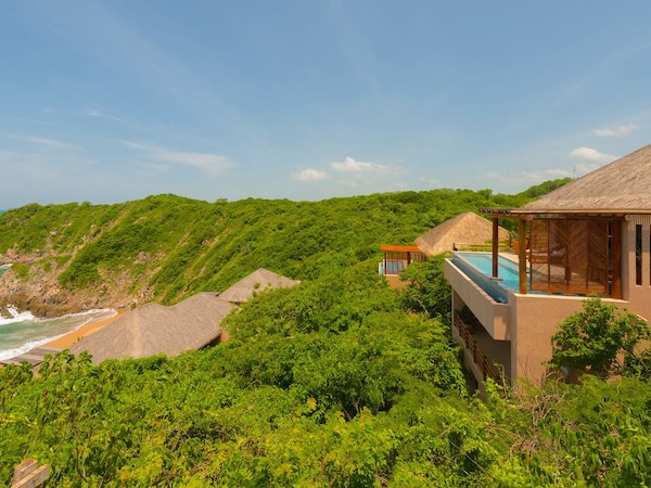Luxury Beach Villa In Exclusive Oceanfront Community