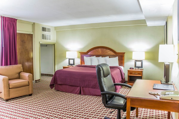 Hotel Baymont Inn & Suites Ft Bragg