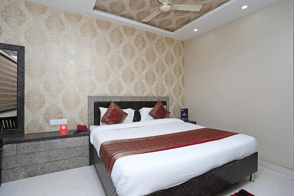 OYO 10338 Hotel Aadesh Palace