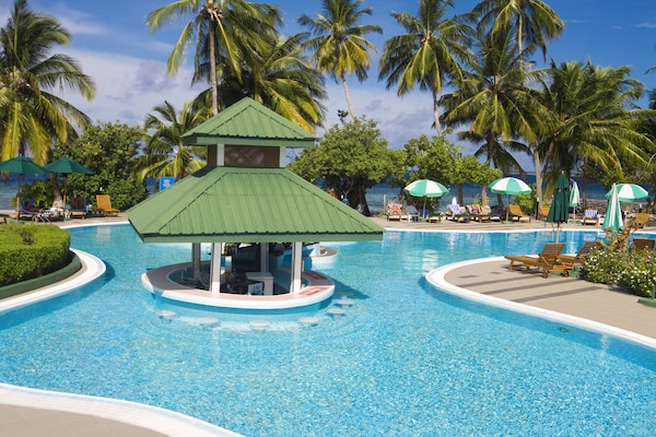 Hotel Equator Village
