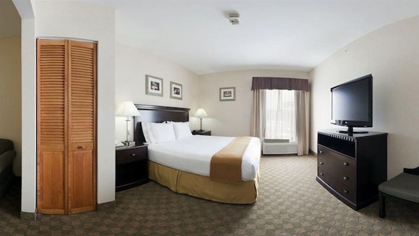 Holiday Inn Express & Suites Carneys Point - Pennsville