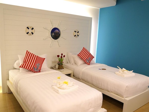 Bed By Cruise Hotel At Samakkhi-Tivanont