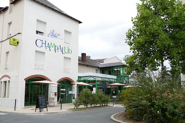 Logis Hotels Le Champalud Restaurant La Citadelle