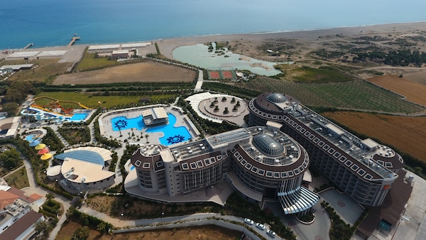 Hotel Sunmelia Beach Resort & Spa