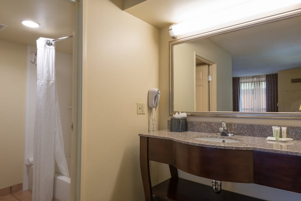 Staybridge Suites Memphis-Poplar Ave East, an IHG Hotel