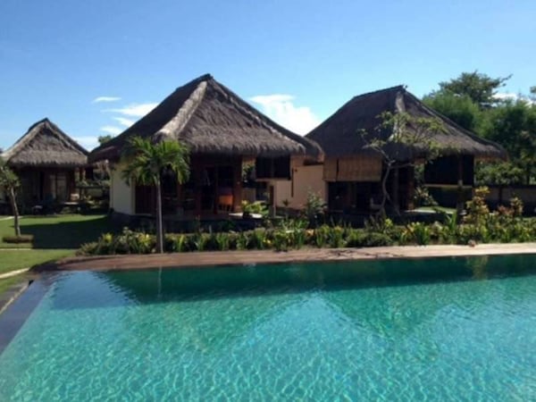 Sunia Loka Bungalows & Dive Center