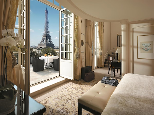 Shangri La Hotel Paris