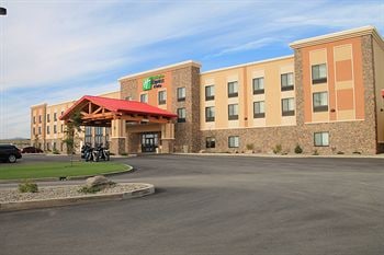 Holiday Inn Express  & Suites Browning