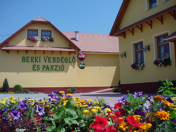 Berki Vendeglo es Hotel
