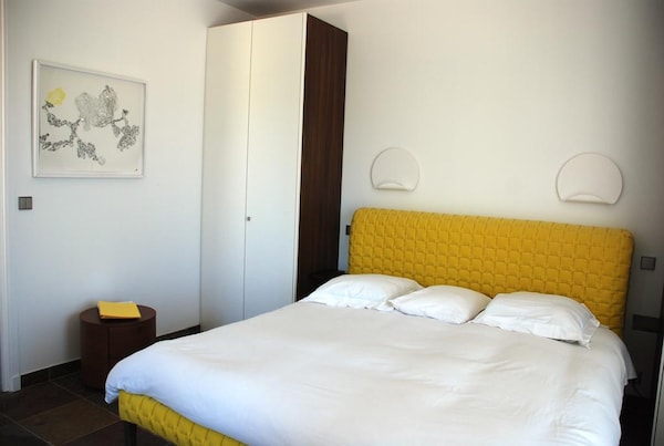 Bb 12 Luberon Chambres Dhotes Contemporaines