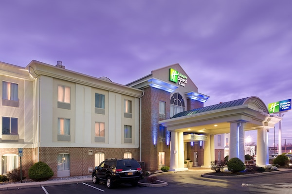 Holiday Inn Express & Suites By Ihg Chambersburg, An Ihg Hotel
