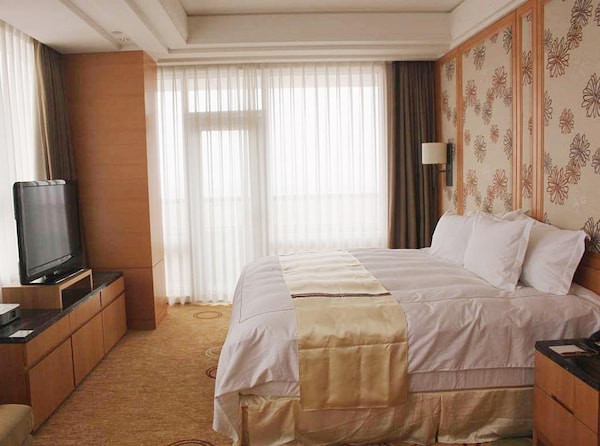 Crowne Plaza Shanghai Anting, An Ihg Hotel - 15 Minutes Drive To F1