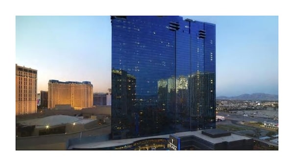 Suites at Elara Las Vegas Strip
