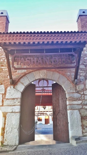 Tarihi Tashan Otel