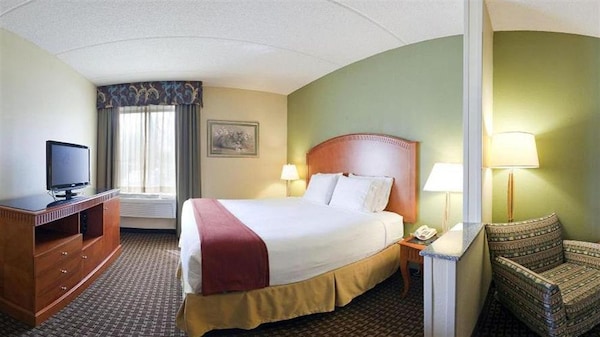 Holiday Inn Express Hotel & Suites Charlotte Airport-Belmont, An Ihg Hotel