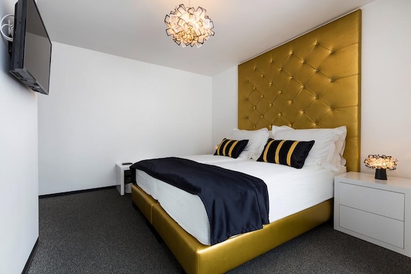 B Gold Luxury Rooms B&B