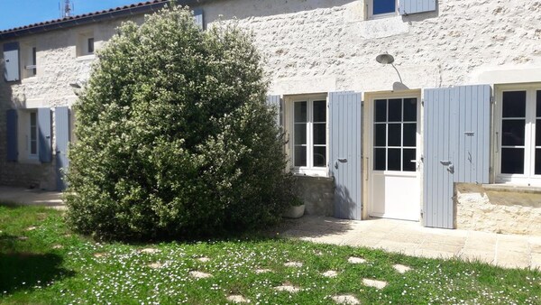 Cottage Oxalyd 6 Places, Near Rochefort, Ideal With Family Or Friends