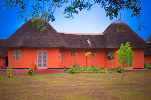 Acaki Lodge, A Half Way Resting Place Between Murchison Falls Np & Kidepo Vnp