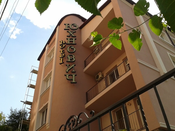Hotel Complex Uhnovych