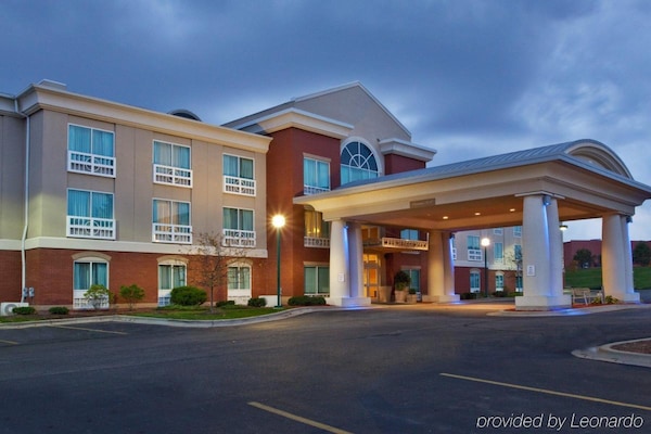 Holiday Inn Express Hotel & Suites Grand Rapids-North, an IHG Hotel