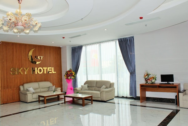 Sky Hotel Hong Ngu