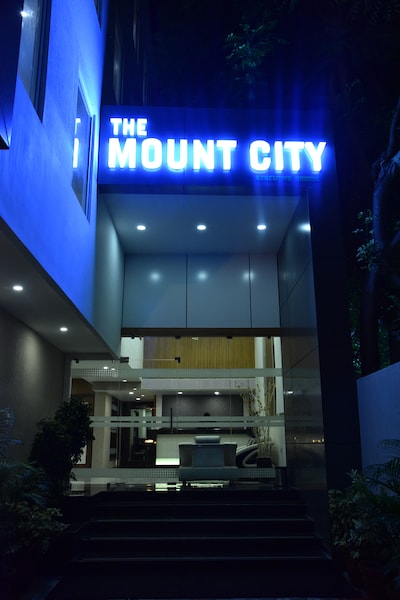 The Mount City Near Us Counsulate