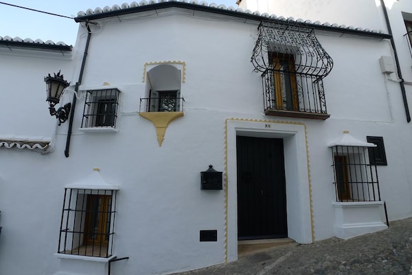 Salvatierra Guest House